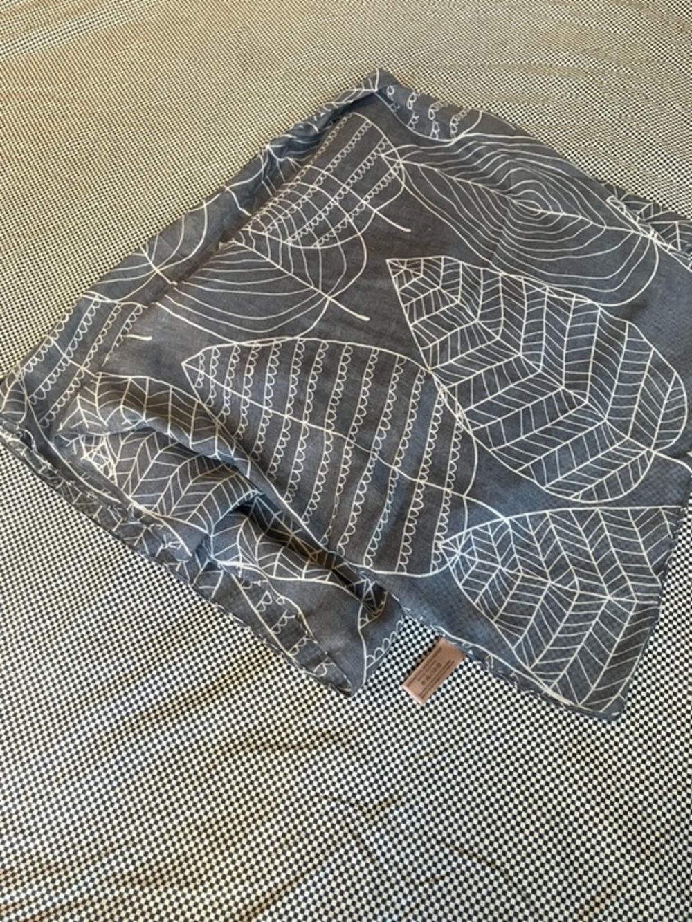 4/$20 Anthropologie London Charcoal Grey Botanical Leaf Print Scarf Sheer